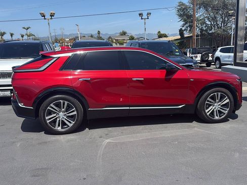 Used 2024 Cadillac Lyriq Luxury RWD image 2