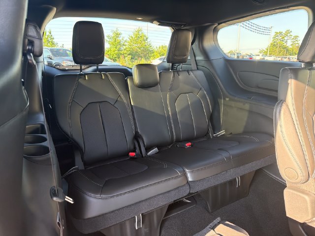 New 2027 Chrysler Pacifica Select FWD image 34