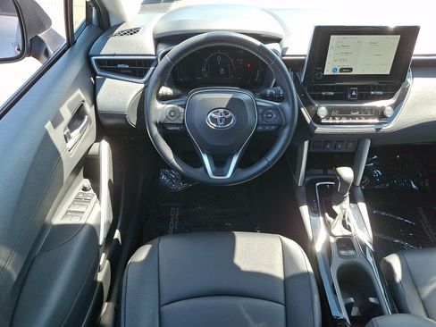 Used 2024 Toyota Corolla Cross XLE FWD image 11