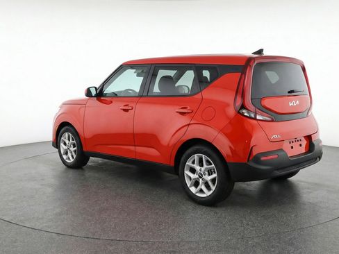 Used 2025 Kia Soul LX w/ LX Technology Package FWD image 6