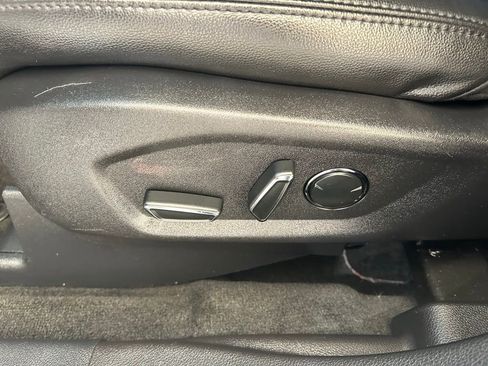 Used 2017 Ford Explorer XLT w/ Equipment Group 202A image 29