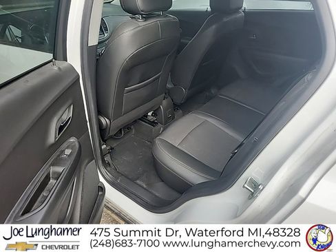 Used 2022 Chevrolet Trax LT w/ LT Convenience Package image 8