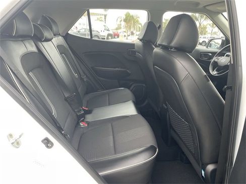 Used 2022 Hyundai Venue Limited image 25