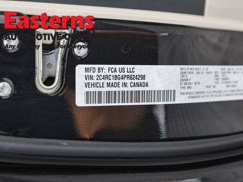 Used 2023 Chrysler Pacifica Touring-L FWD image 36