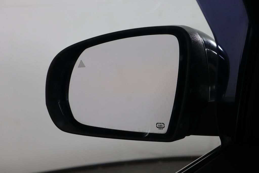 Used 2019 Jeep Cherokee Overland w/ Technology Group AWD/4WD image 43