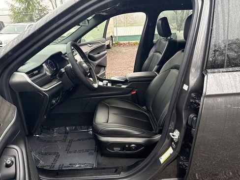 New 2025 Jeep Grand Cherokee L Limited w/ Black Appearance Package image 15