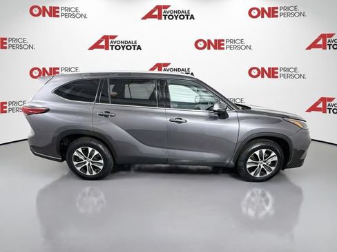 Used 2022 Toyota Highlander XLE FWD image 8