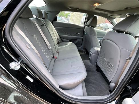 Used 2025 Hyundai Elantra SEL FWD image 25