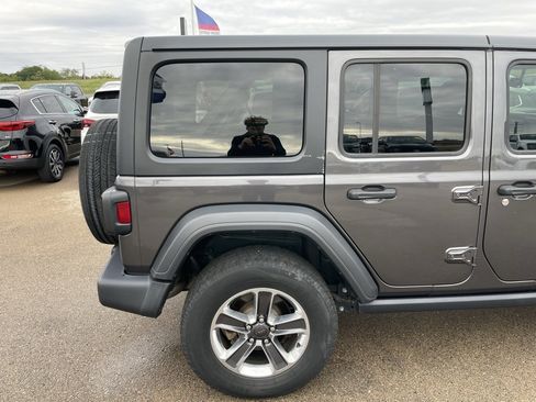 Used 2021 Jeep Wrangler Unlimited Sport image 33