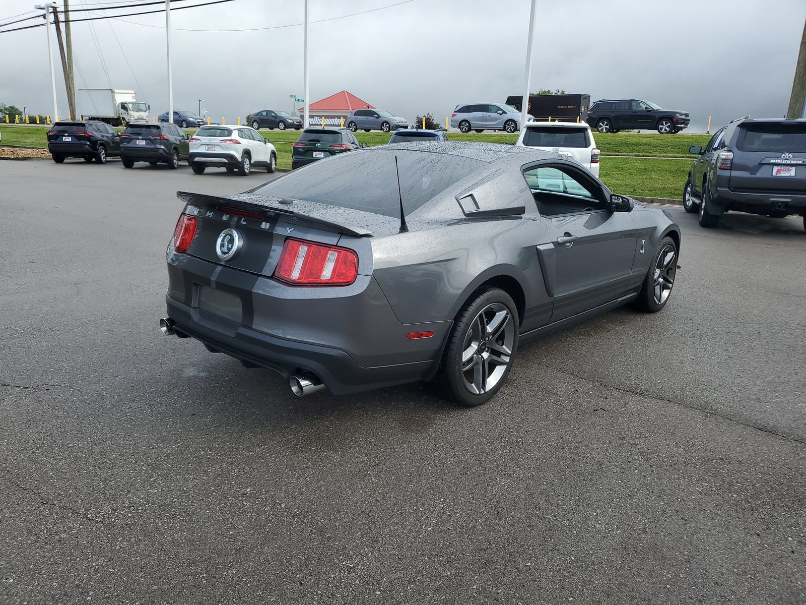 Used 2010 Ford Mustang Shelby GT500 RWD image 4