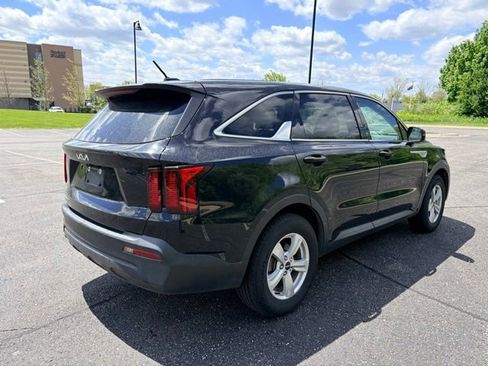Used 2023 Kia Sorento LX FWD image 5