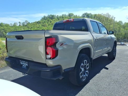 Used 2023 Chevrolet Colorado Z71 w/ Z71 Convenience Package 2 AWD/4WD image 7