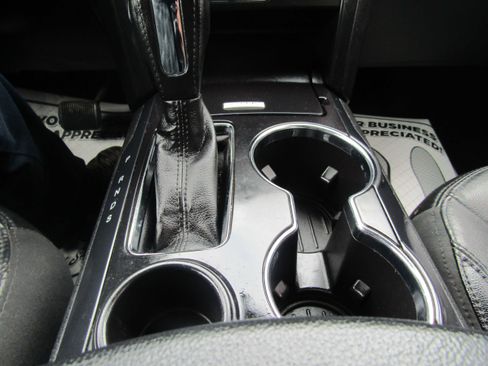 Used 2018 Ford Explorer XLT w/ Equipment Group 202A image 10