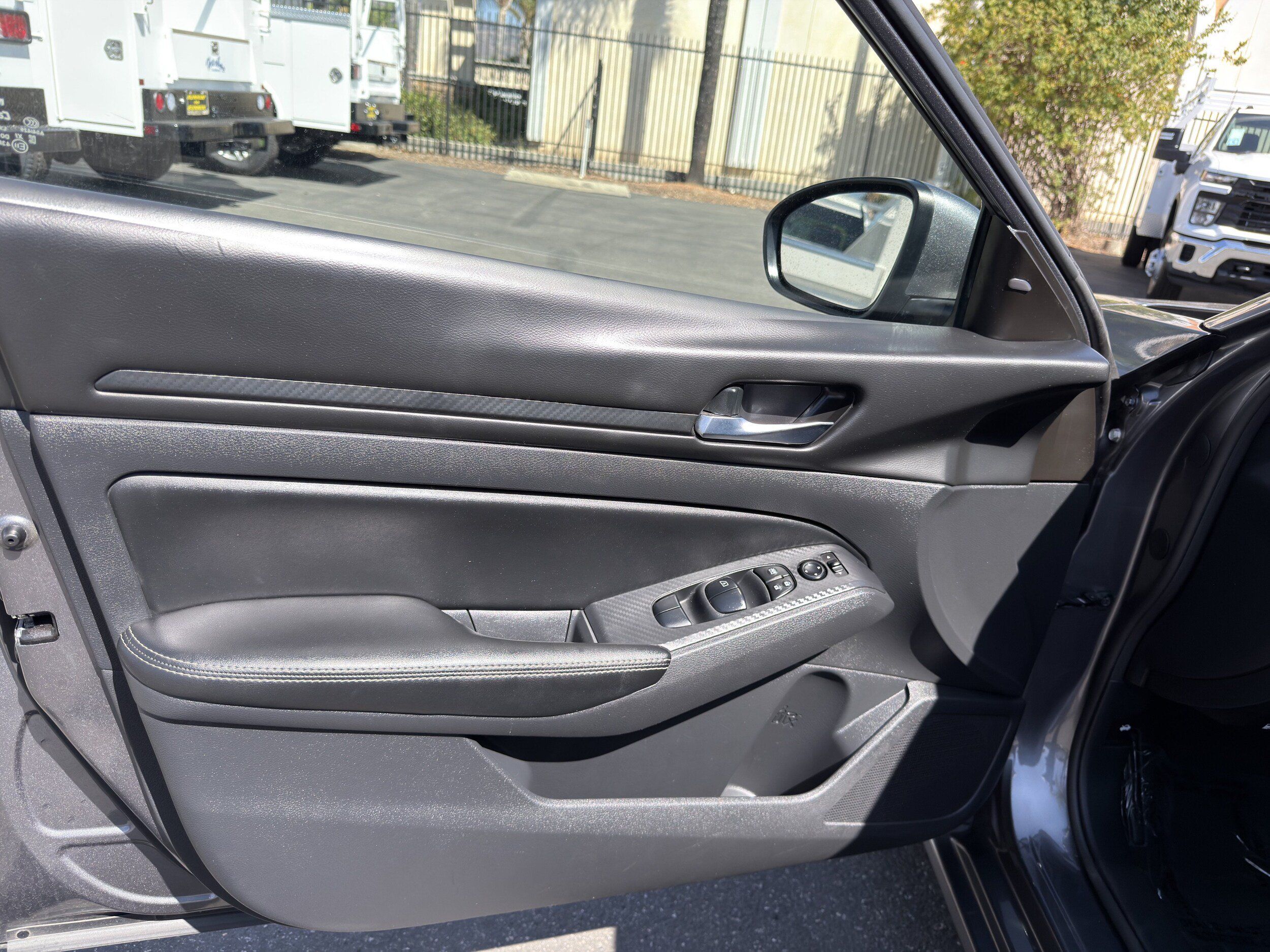 Used 2024 Nissan Altima 2.5 SV w/ SV Premium Package FWD image 22