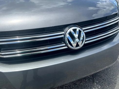 Used 2017 Volkswagen Tiguan S image 29