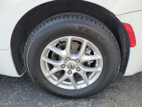 Used 2022 Chrysler Voyager LX image 26