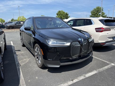 Used 2024 BMW iX xDrive50 w/ Convenience Package AWD/4WD image 3