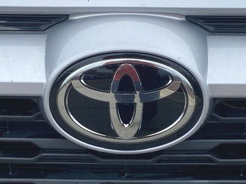 Used 2022 Toyota RAV4 LE AWD/4WD image 20