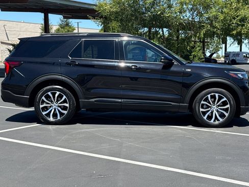 Used 2025 Ford Explorer ST-Line AWD/4WD image 10