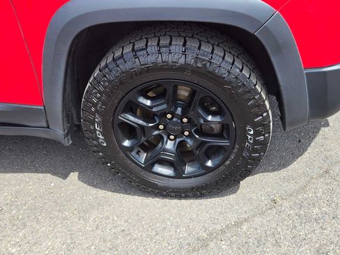 Used 2019 Jeep Cherokee Trailhawk w/ Comfort/Convenience Group AWD/4WD image 11