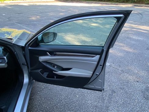 Used 2018 Honda Accord LX image 39