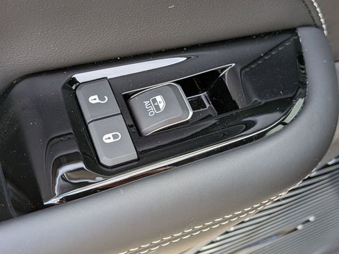 Used 2023 Jeep Grand Cherokee Overland w/ Adv Protech Group III image 30