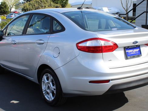 Used 2016 Ford Fiesta SE FWD image 4