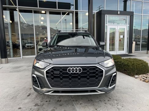 Used 2023 Audi Q5 2.0T Premium w/ Convenience Package image 2