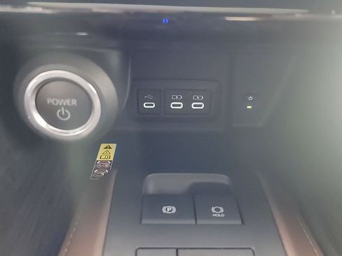 Used 2024 Toyota Venza Limited AWD/4WD image 32