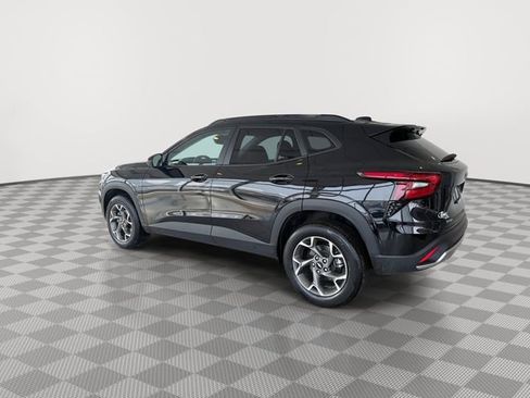 Certified 2025 Chevrolet Trax LT w/ LT Convenience Package image 7