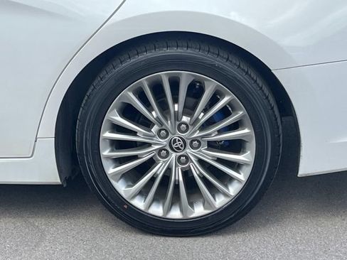 Used 2020 Toyota Avalon Limited w/ Advanced Safety Package FWD image 12
