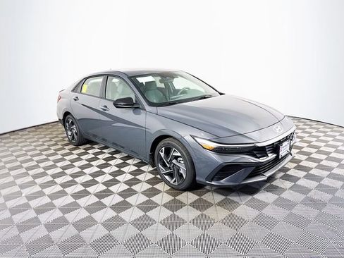 New 2025 Hyundai Elantra SEL FWD image 10