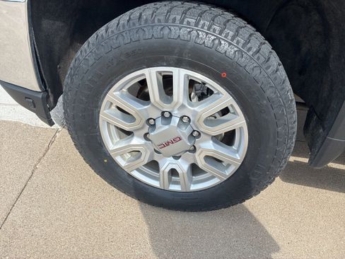 Used 2022 GMC Sierra 3500 SLE w/ SLE Convenience Package image 11