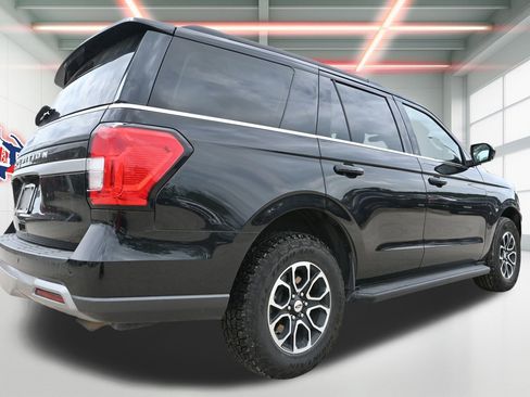 Used 2024 Ford Expedition XLT RWD image 3