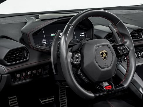 Used 2022 Lamborghini Huracan EVO RWD image 13