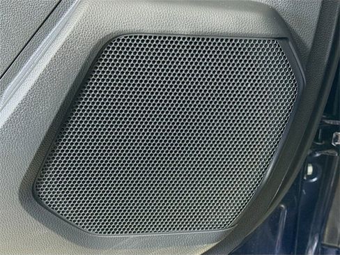 Used 2023 Toyota Highlander L image 17