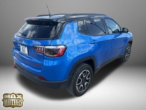 Used 2025 Jeep Compass Trailhawk AWD/4WD image 4