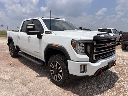 Used 2020 GMC Sierra 2500 AT4 w/ Technology Package AWD/4WD image 8