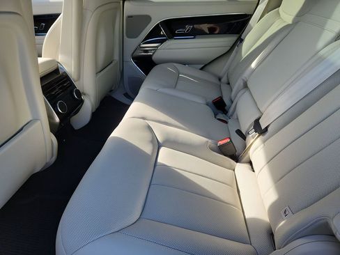 New 2026 Land Rover Range Rover SE image 5