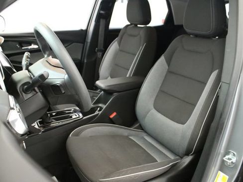 Used 2023 Chevrolet TrailBlazer LT FWD image 24