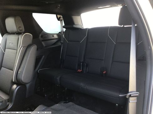 Used 2024 Cadillac Escalade Premium Luxury AWD/4WD image 10