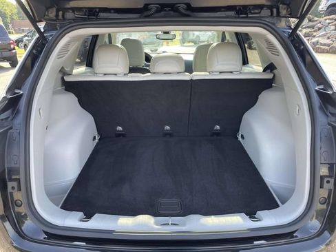 Used 2018 Jeep Compass Latitude w/ Popular Equipment Group FWD image 9