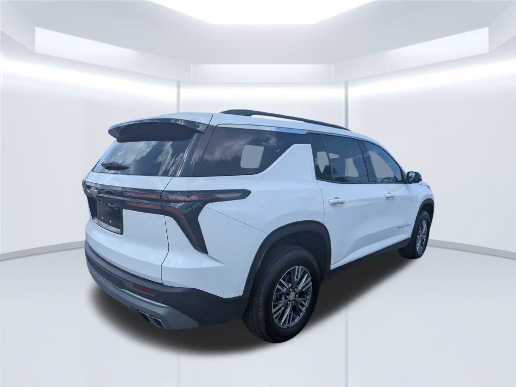 Used 2025 Chevrolet Traverse LT FWD image 6