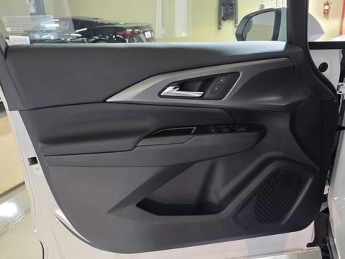 Used 2025 Chevrolet Equinox EV LT image 24