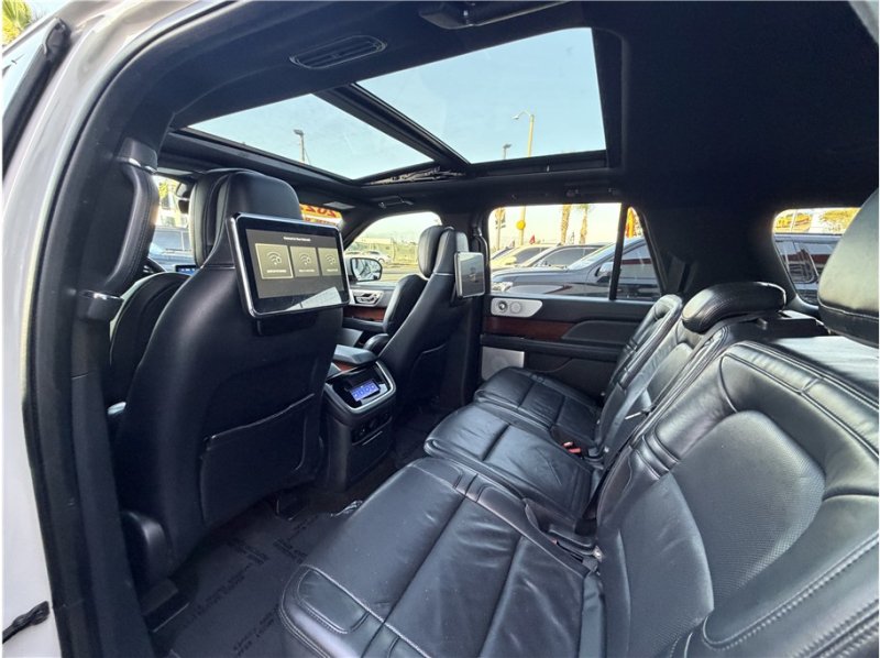 Used 2022 Lincoln Navigator L Reserve AWD/4WD image 23