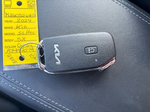 Certified 2024 Kia Seltos SX w/ SX Sunroof Package AWD/4WD image 36