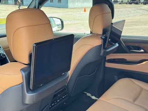 Used 2023 Lexus LX 600 4WD w/ Accessory Package (Z1) image 16
