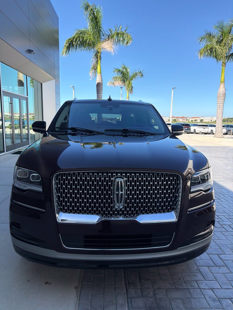 Used 2023 Lincoln Navigator L Reserve AWD/4WD image 6