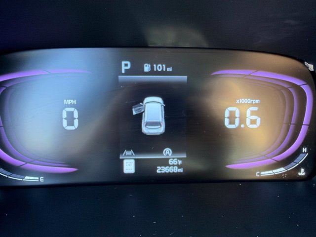 Certified 2025 Kia Soul LX w/ LX Technology Package FWD image 10