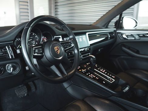Used 2022 Porsche Macan image 4